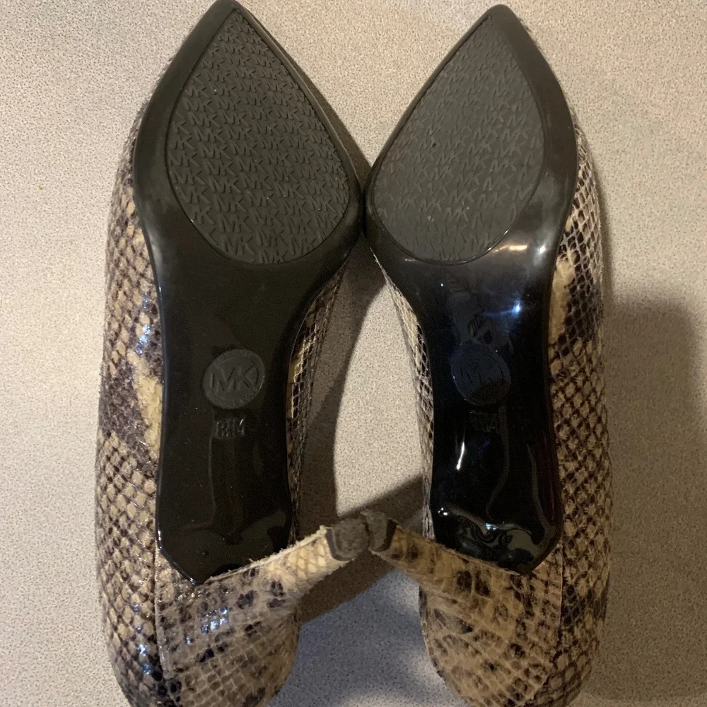 Michael Kors Beige Snakeprint Leather Pumps sz 8.5 M